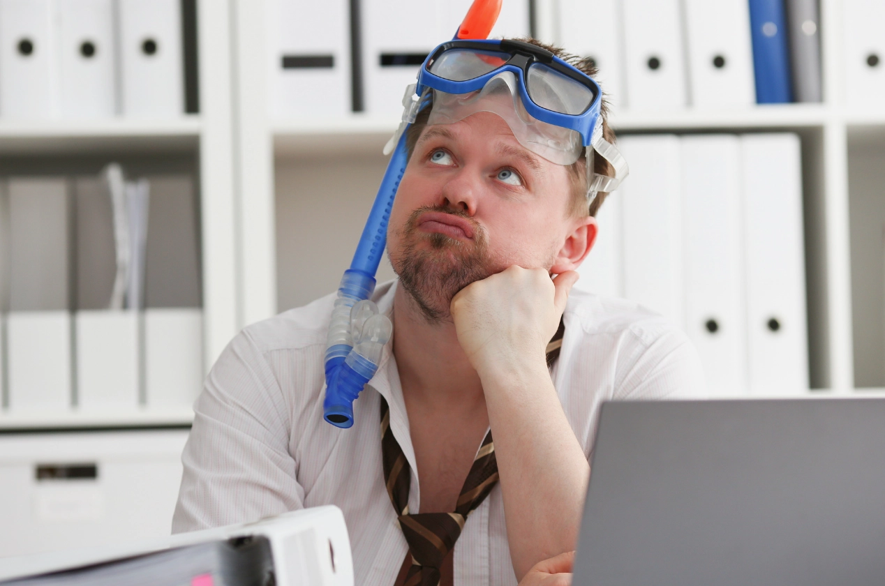 Blog Aplazamiento que te acerca al Burnout, hombre pensado