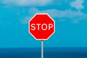 Vacaciones imagen de portada señal stop