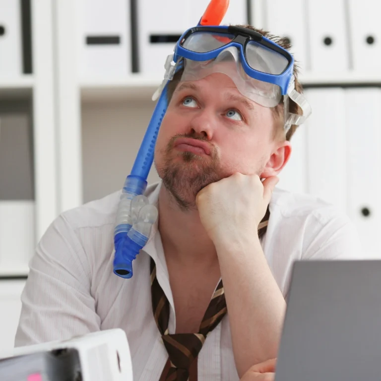 Blog Aplazamiento que te acerca al Burnout, hombre pensado