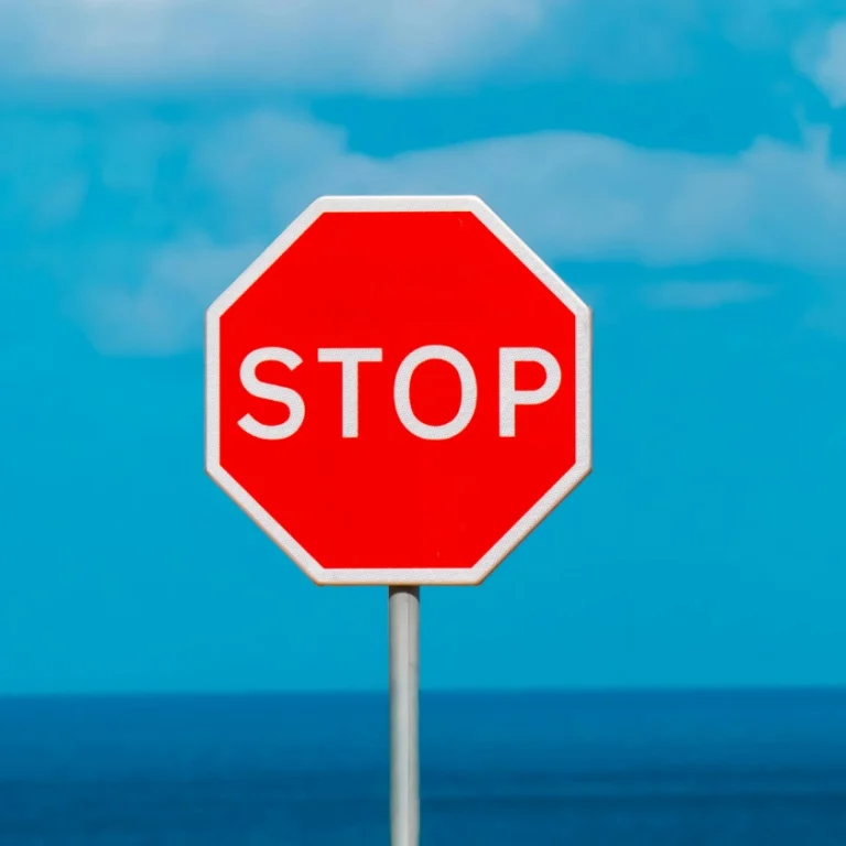 Vacaciones imagen de portada señal stop